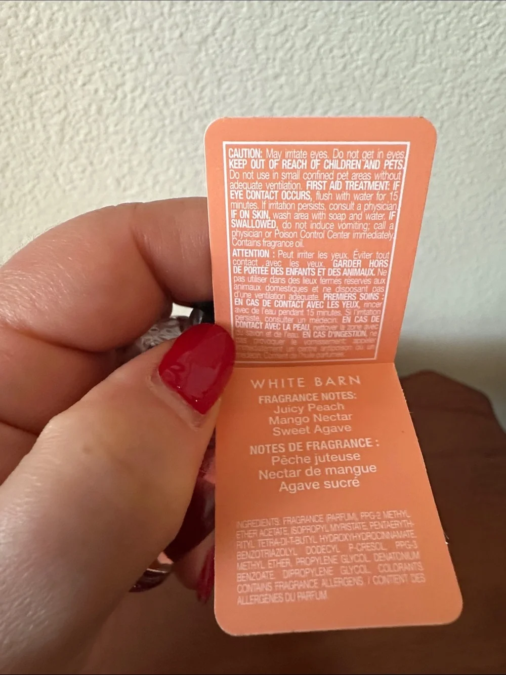 Bath & Body Works Paradise Peach Wallflowers Refill - Peach & Black